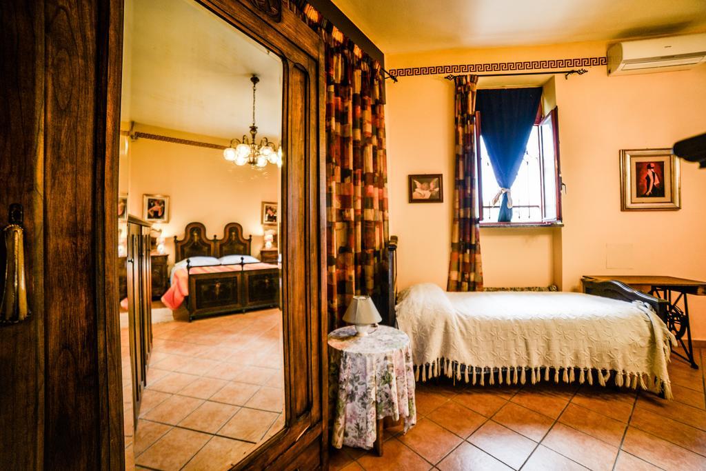 B&B La Casa Gialla Di Luca Mazze Exterior photo