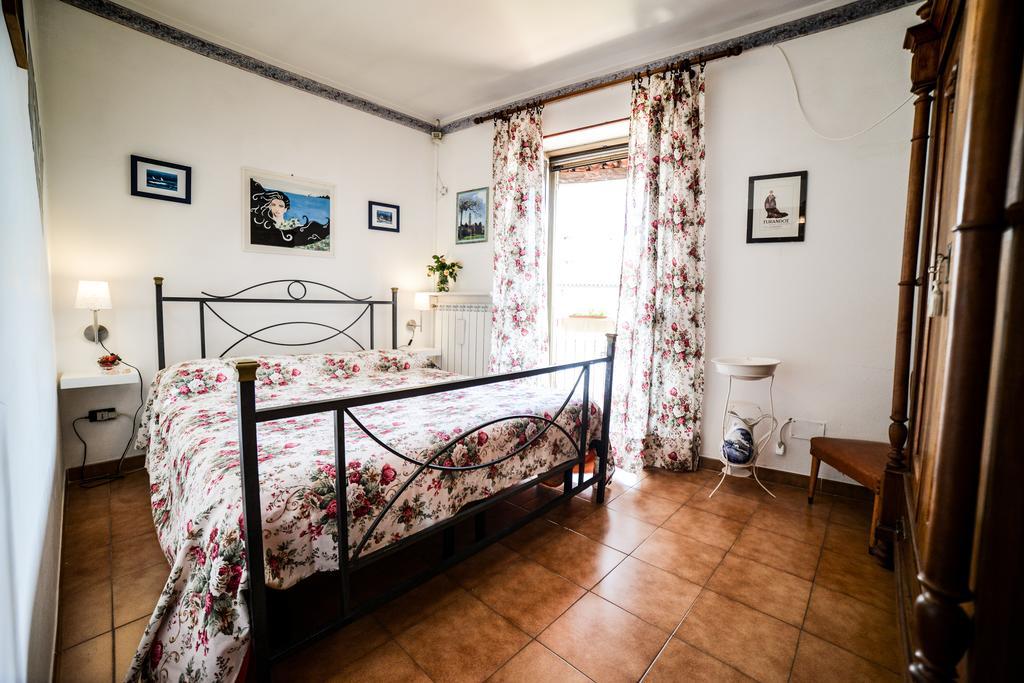 B&B La Casa Gialla Di Luca Mazze Exterior photo
